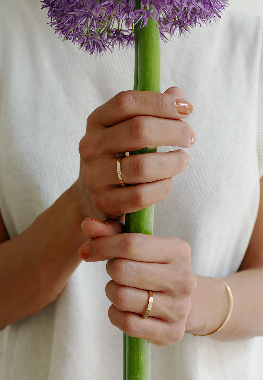 Twisted Wedding Band with little Diamonds - Adriana Chede Jewellery