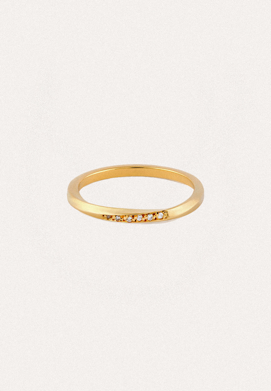 Twisted Wedding Band with little Diamonds - Adriana Chede Jewellery